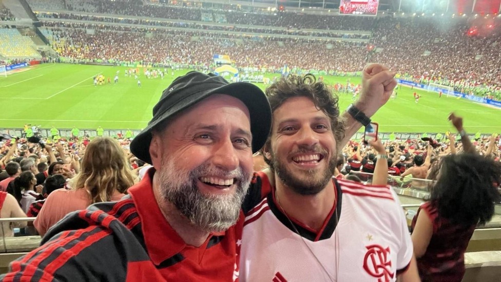 Chay Suede comemorando título do Flamengo / Divulgação